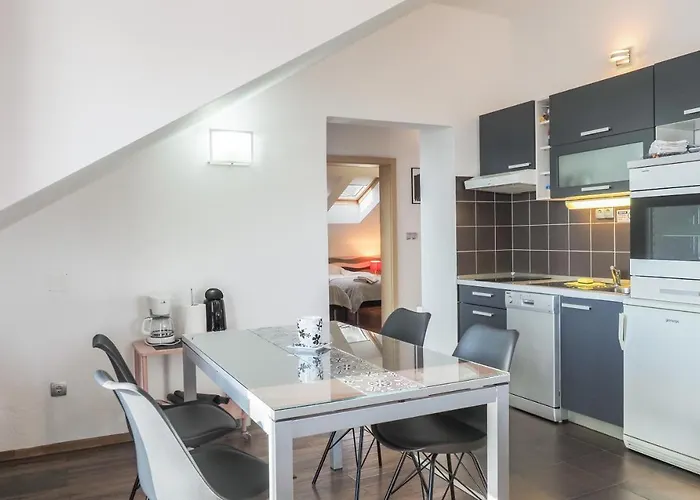 Pavicic Tudor * Hvar Town